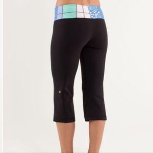 Lululemon Groove CropBlack / Quilting Spring 21 Size 8